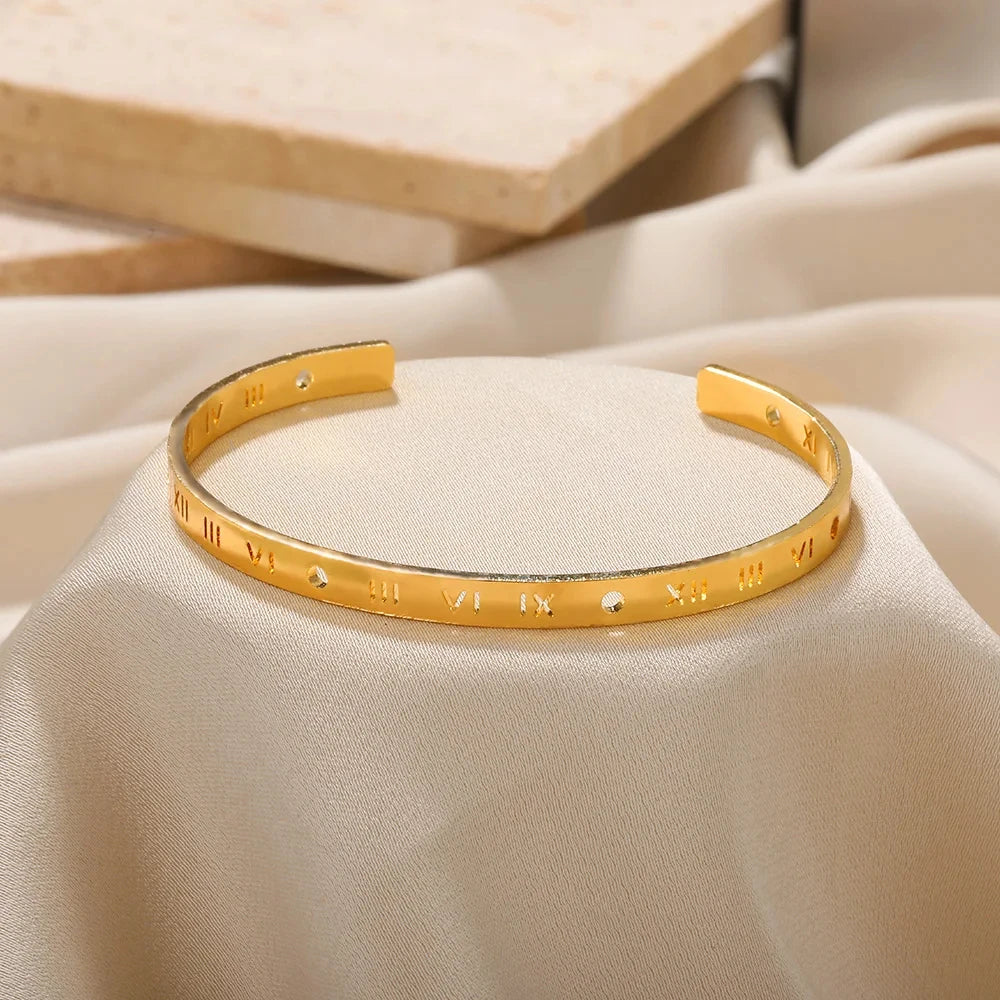 Crownline Cuff Set